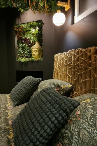 Jungle Room Strasbourg - Évasion Tropicale - Sauna Jacuzzi Balnéo