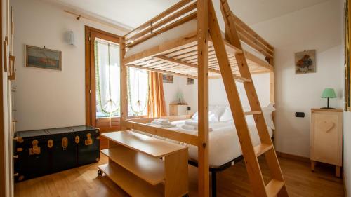 Ένα ή περισσότερα κρεβάτια σε δωμάτιο στο Meralda 4B Camoscio