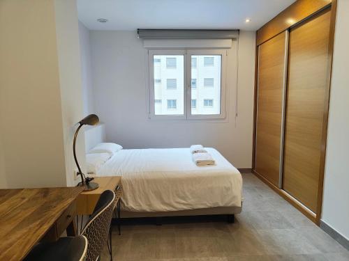 En eller flere senge i et værelse på Apartamentos Abedules 3