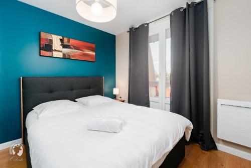 Postel nebo postele na pokoji v ubytování Armand - Un cocon à deux pas de la gare