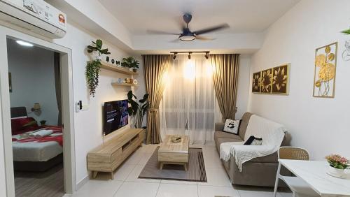 Televiisor ja/või meelelahutuskeskus majutusasutuses Self Check-in Condo-2BR at Kajang