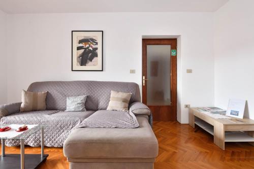 Spacious apartment Mary with terrace