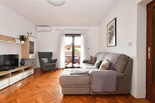 Spacious apartment Mary with terrace