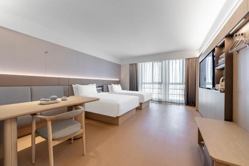 Ένα ή περισσότερα κρεβάτια σε δωμάτιο στο JI Hotel Shanghai Pudong International Airport Huinan