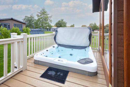 Kinship Lodge with Hot Tub photo 10