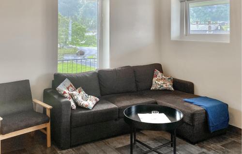 Χώρος καθιστικού στο Amazing Apartment In Eidfjord With House A Mountain View