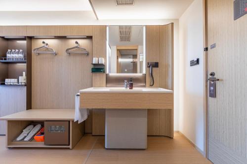 Ένα μπάνιο στο JI Hotel Shanghai Pudong International Airport Huinan