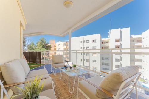 Bright 2-Bedroom Apartment with Terrace and Parking near the Beach