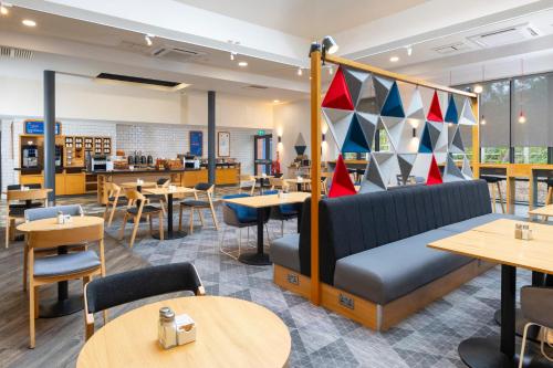 Restaurace v ubytování Holiday Inn Express Birmingham Airport NEC by IHG