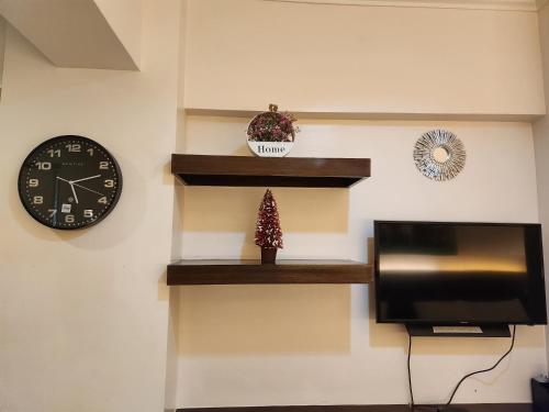 TV/Unterhaltungsangebot in der Unterkunft Tagaytay Condo Staycation- Taal-view with balcony