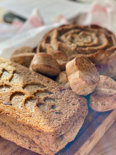 a bunch of loaves of bread on a wooden table at Udden Retreat-Bed & Breakfast in Skinnskatteberg