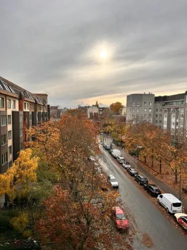 1 Zimmer mit Aussicht und 1 Zimmer mit Balkon in 4 Zimmer Wohnung, Szene, Parks und Top Lage photo 17