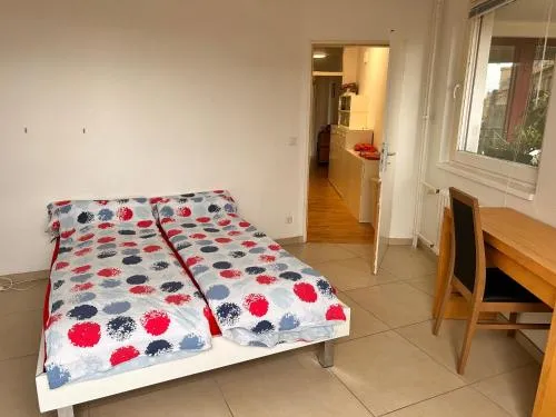 1 Zimmer mit Aussicht und 1 Zimmer mit Balkon in 4 Zimmer Wohnung, Szene, Parks und Top Lage photo 7