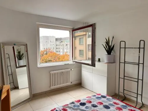 1 Zimmer mit Aussicht und 1 Zimmer mit Balkon in 4 Zimmer Wohnung, Szene, Parks und Top Lage photo 5