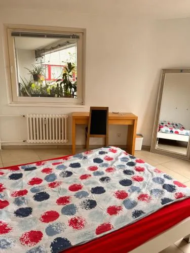 1 Zimmer mit Aussicht und 1 Zimmer mit Balkon in 4 Zimmer Wohnung, Szene, Parks und Top Lage photo 6