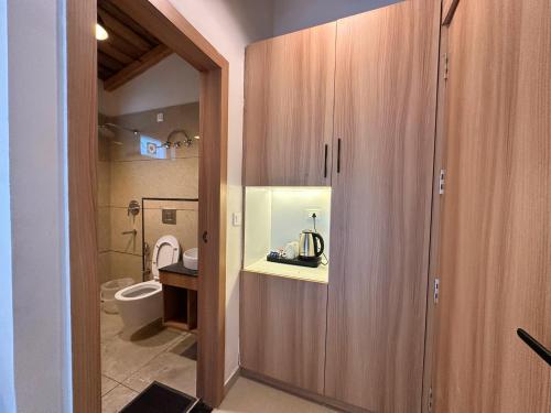 Ένα μπάνιο στο Angel Pink Resort Mukteshwar 'Near By Bhalugaad Waterfall'