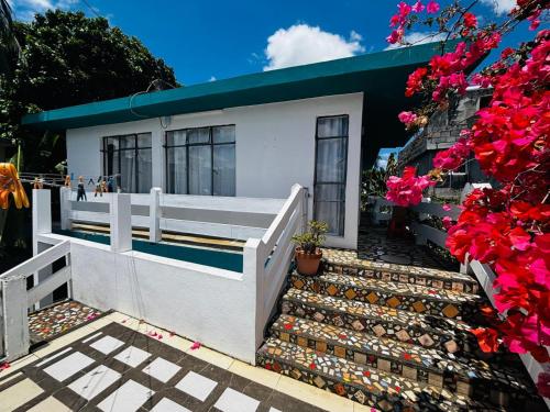 Μπαλκόνι ή βεράντα στο Furnished 1-2 Bedrooms Apartment in central Quatre Bornes