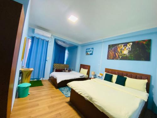 Postel nebo postele na pokoji v ubytování Chubasha Chautara Restro & Inn