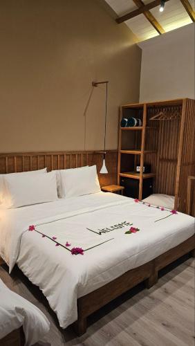 Llit o llits en una habitació de Pearl Villa
