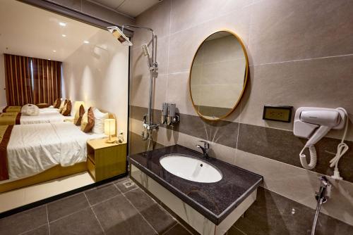 Ένα μπάνιο στο Trung Khanh Hotel