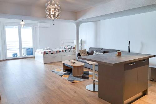 Posezení v ubytování Studio Near Cannes City Center with Air Conditioning and Parking - Benakey