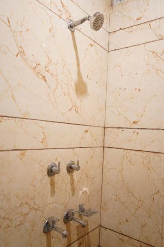 Koupelna v ubytování Hotel Happy Hill