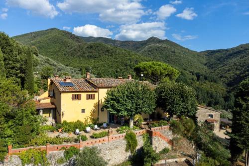 an image of a house in the mountains at Il Palazzaccio - Tuscan Historical Villa in Reggello in Reggello
