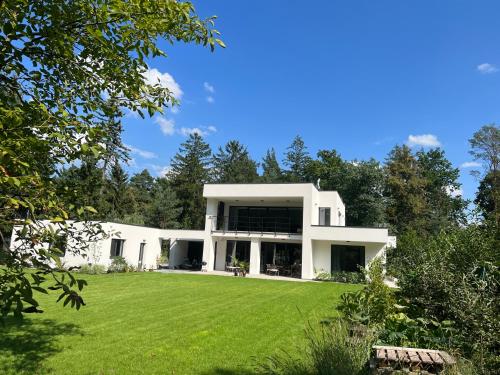 Modern Villa Located in the Heart of Konstancin-Jeziorna