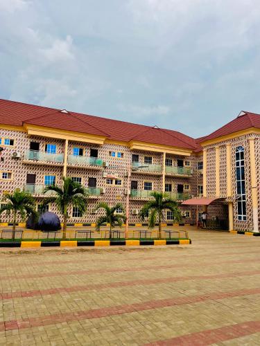 El edificio en el que está el hotel
