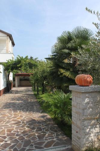 Apartments with a parking space Umag - 7043