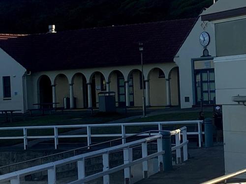 Το κτήριο όπου στεγάζεται  η παραθεριστική κατοικία