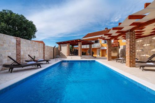 Family friendly house with a swimming pool Pridraga - Cuskijas, Novigrad - 19868