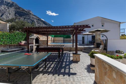 Family-friendly apartments with swimming pool Makarska - 22975