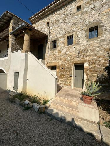 Maison provençale-piscine-jardin clôturé-8 pers