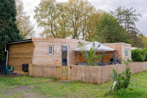 Το κτήριο όπου στεγάζεται  η παραθεριστική κατοικία