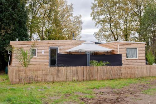 Το κτήριο όπου στεγάζεται  η παραθεριστική κατοικία