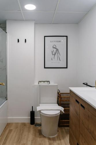 Refurbished Apartment 10' from the city centre