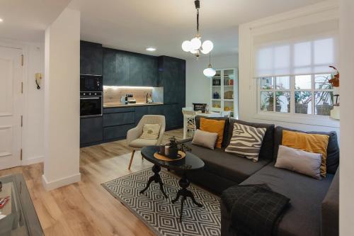 Refurbished Apartment 10' from the city centre