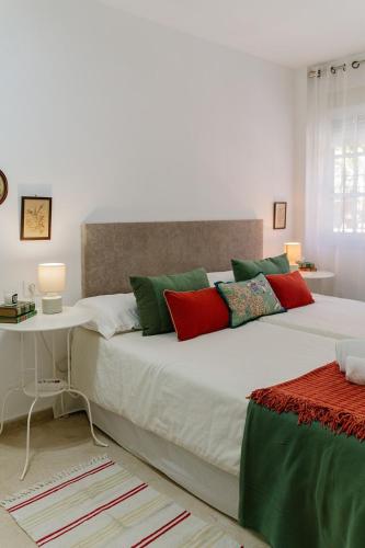 Refurbished Apartment 10' from the city centre