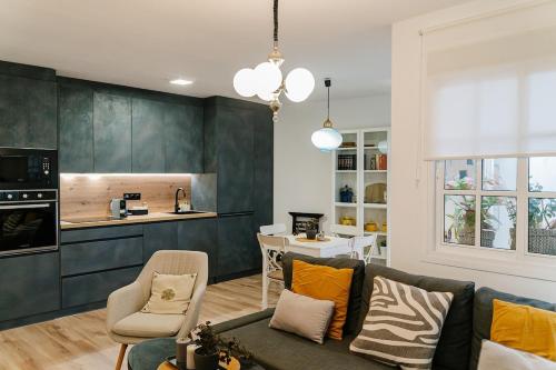 Refurbished Apartment 10' from the city centre