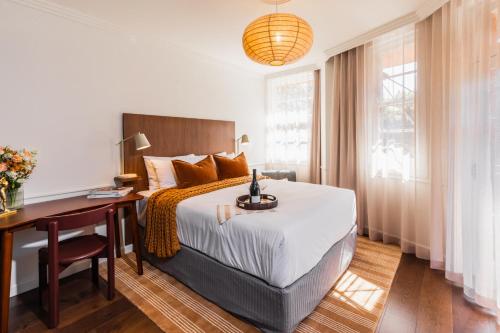 Ένα ή περισσότερα κρεβάτια σε δωμάτιο στο Kurrajong Hotel Sydney