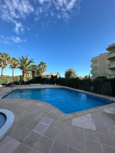 3-room apartment in Antibes - Swimming pool - Sea view