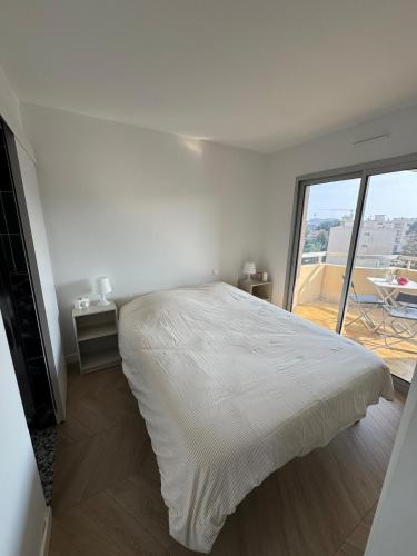 3-room apartment in Antibes - Swimming pool - Sea view