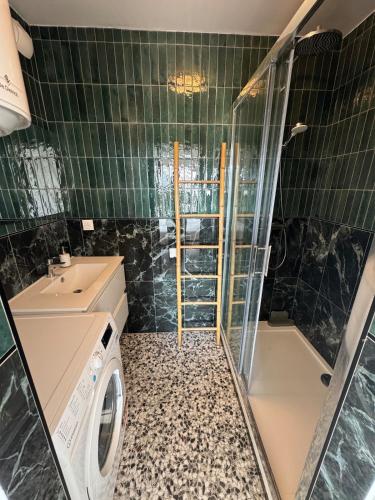3-room apartment in Antibes - Swimming pool - Sea view