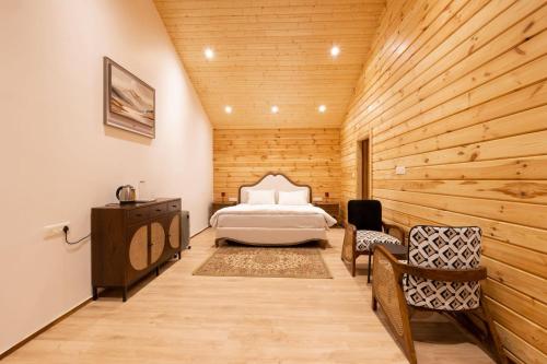 Ένα ή περισσότερα κρεβάτια σε δωμάτιο στο The Kanatal Retreat Cottages