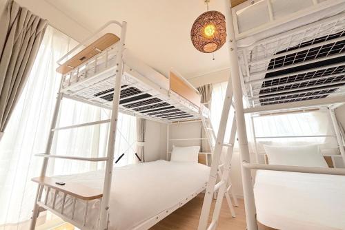 Postel nebo postele na pokoji v ubytování グランディオーソ沖縄ヴィラ恩納1