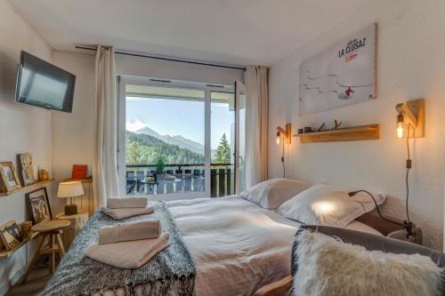Slow Chalet des Bois 7 min walk from slopes Nordic Alpine Mountain view