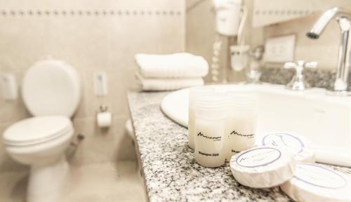 Um banheiro em Hotel Michelangelo