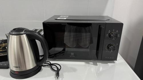 Příslušenství pro přípravu čaje a kávy v ubytování Bang Jo Garden Home