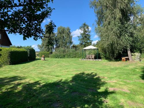 Zahrada ubytování Große Ferienwohnung in Dargen mit Grill